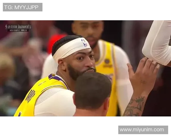 2018年11月4日湖人队与开拓者队激战成名的精彩对决回顾